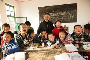 邓亚萍参加儿子学校成人礼：很自豪！现在的孩子太幸福啦